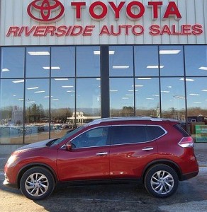 2014 Nissan Rogue at Riverside Marquette.