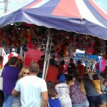 906-state-fair-carnival-game-trying-to-win-prizes