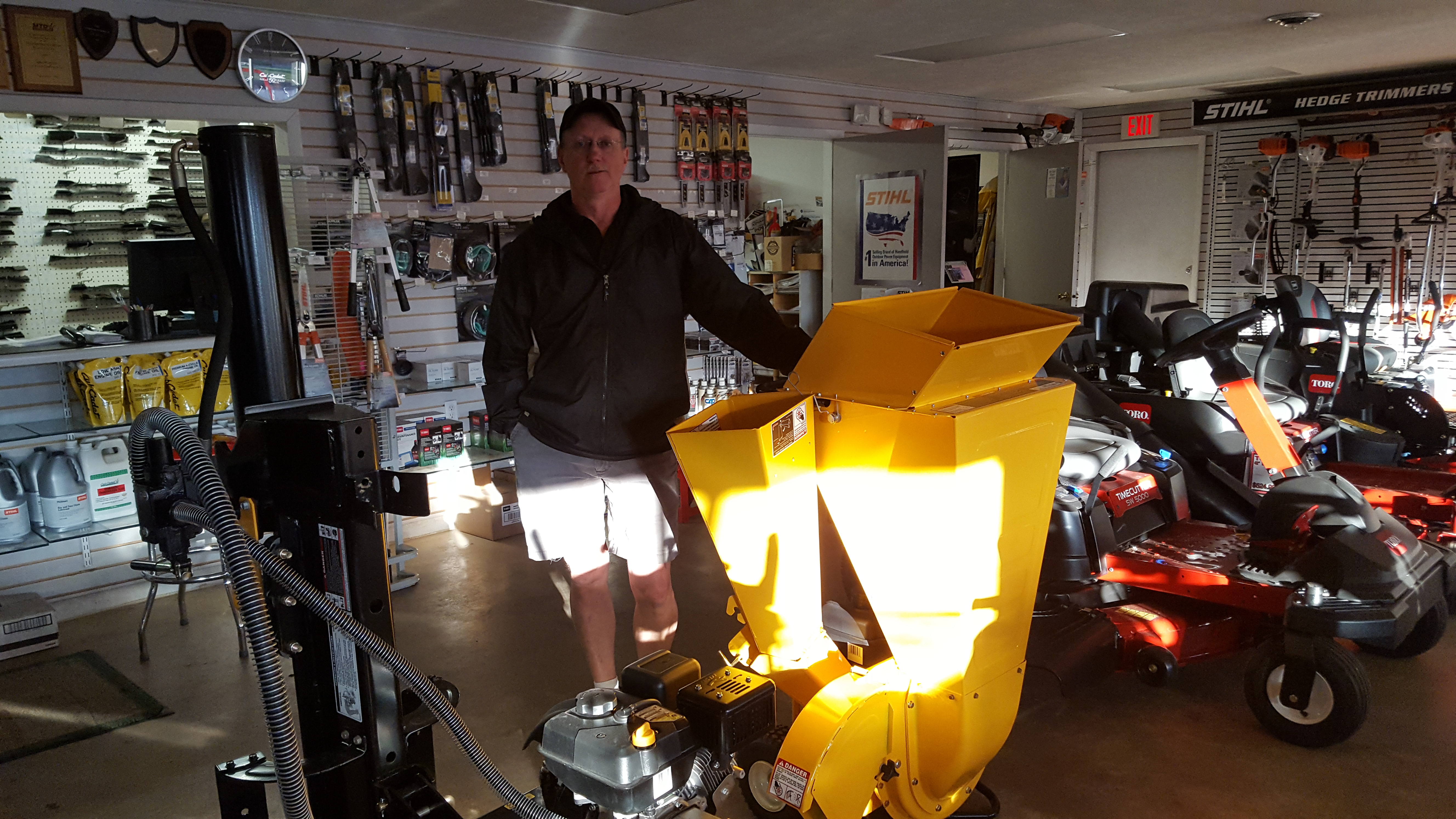 2017-Four-Seasons-Small-Engine-Chipper-002