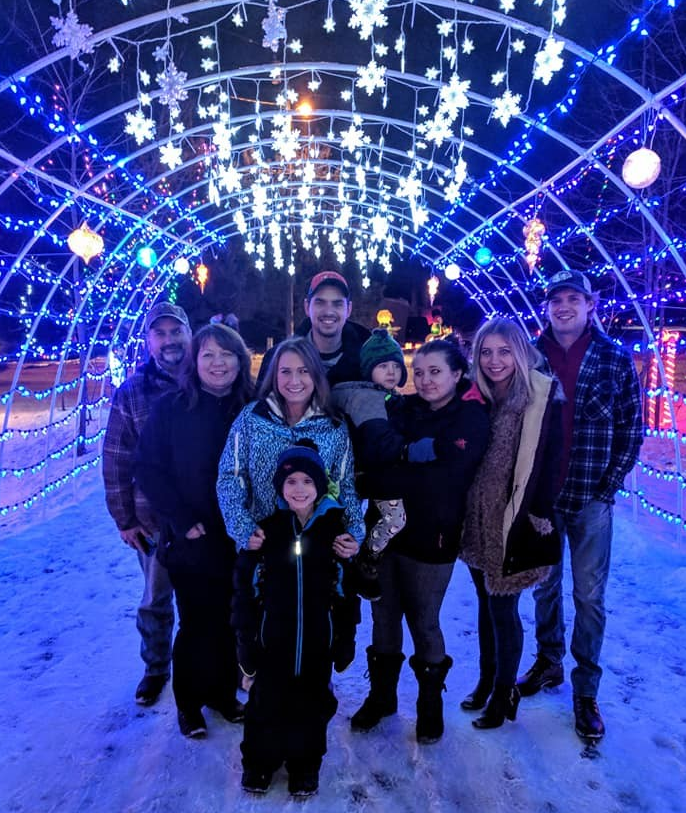 2018 Christmas Family Photo, The Sunny Morning Show