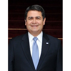 Juan_Orlando_Hernández,_May_2015 by By Daniel Malpica, Ministerio de Relaciones Exteriores from Perú - Visita del presidente de Honduras al Palacio de Torre Tagle, CC BY-SA 2.0